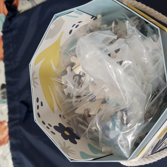 Hallmark new puzzle,  1000 pieces We Believe in.... - Picture 5 of 10